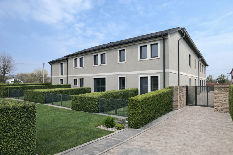 Scopri questo incantevole appartamento bilocale con giardino  situato nel cuore di Noale, una del...