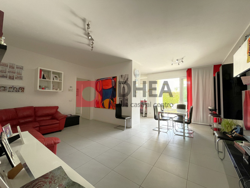 In una tranquilla zona residenziale nel cuore di Roncade, proponiamo in vendita appartamento tric...