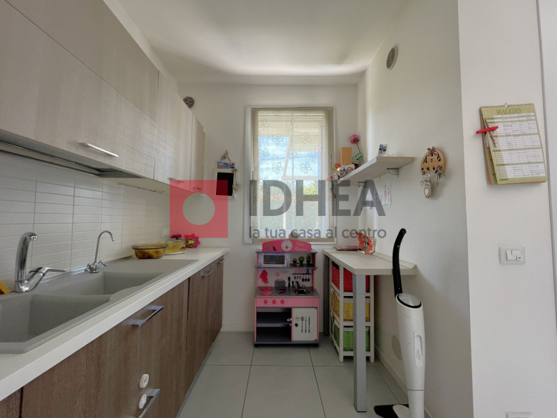 In una tranquilla zona residenziale nel cuore di Roncade, proponiamo in vendita appartamento tric...