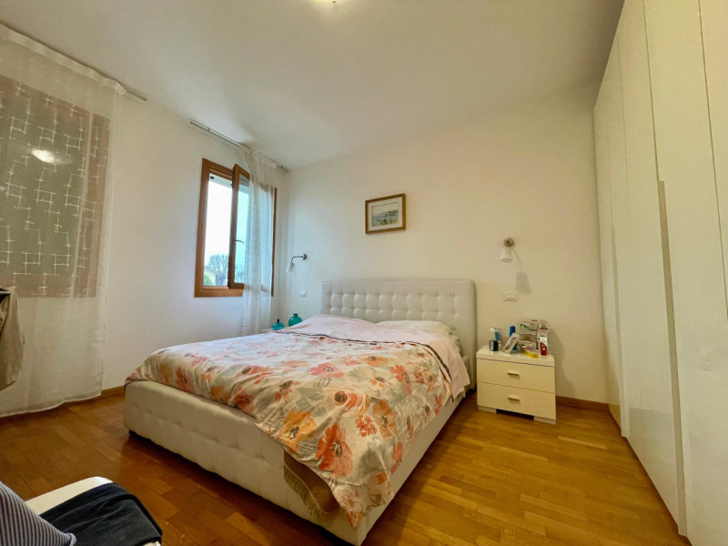 Appartamento bilocale locato con contratto 4+4 in situato a Mellaredo, al primo piano di una pala...