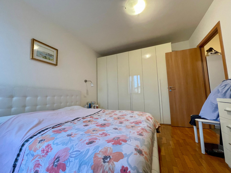 Appartamento bilocale locato con contratto 4+4 in situato a Mellaredo, al primo piano di una pala...