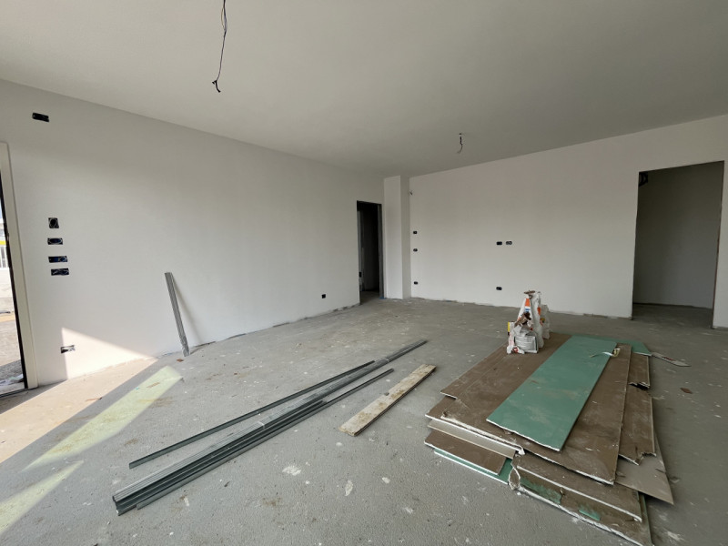 Spazi grandi per vivere meglio: appartamento con giardino privato di 180 mq e garage collegato al...