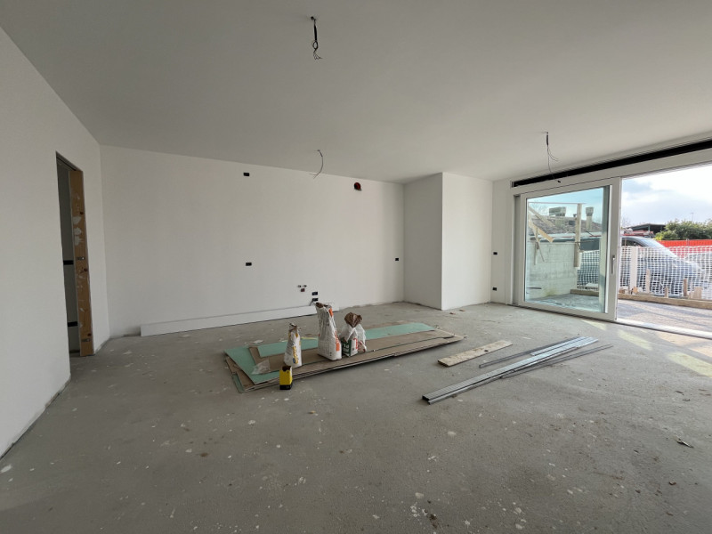 Spazi grandi per vivere meglio: appartamento con giardino privato di 180 mq e garage collegato al...