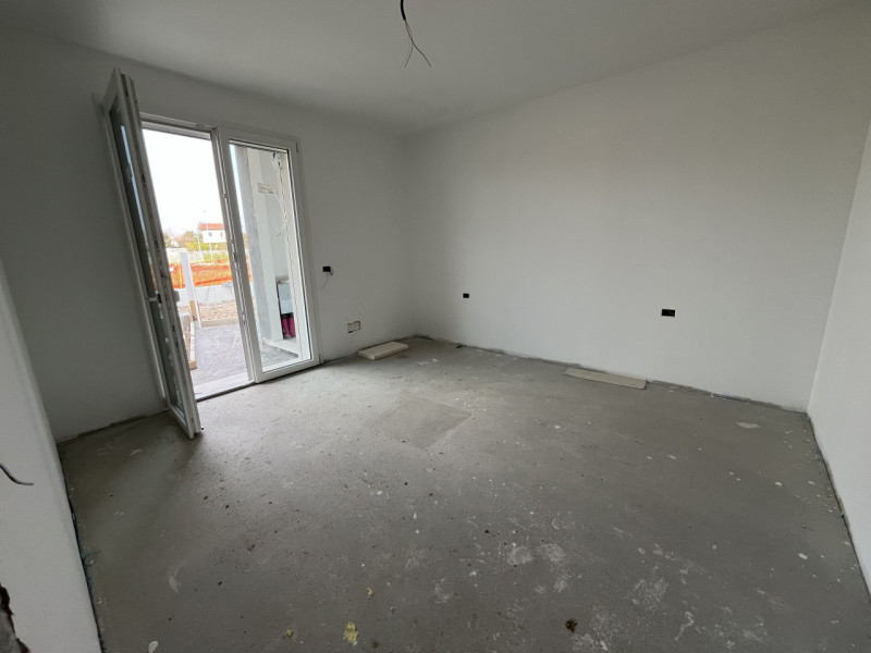 Spazi grandi per vivere meglio: appartamento con giardino privato di 180 mq e garage collegato al...