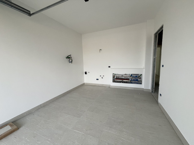 Spazi grandi per vivere meglio: appartamento con giardino privato di 180 mq e garage collegato al...