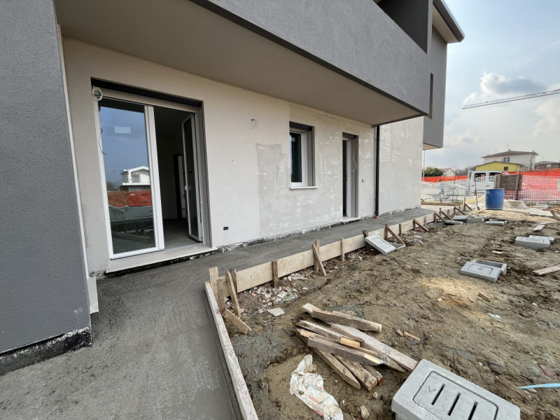 Spazi grandi per vivere meglio: appartamento con giardino privato di 180 mq e garage collegato al...