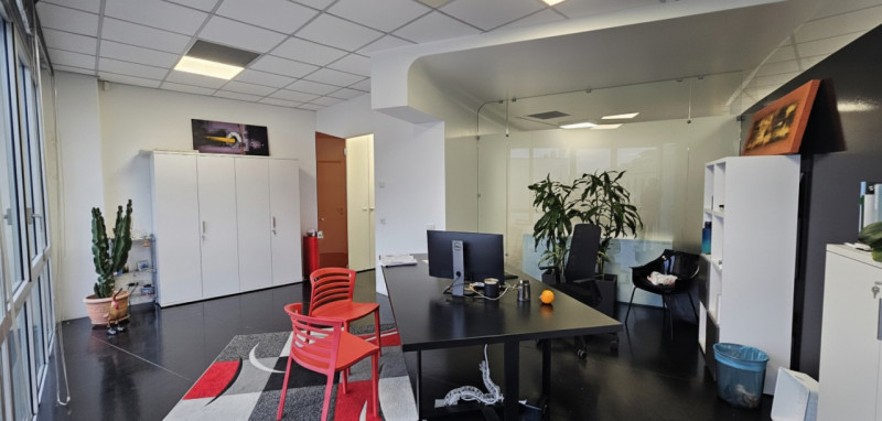 VICENZA OVEST - Zona Centro Orafo: In posizione strategica a 2 minuti dall'uscita autostradale e ...