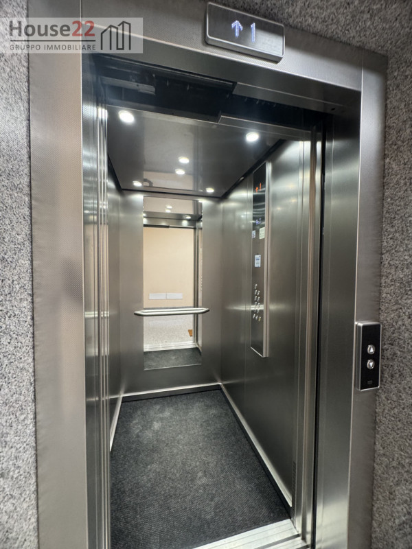 VICENZA. L'ARCHITETTURA CONTEMPORANEA INCONTRA LO SPAZIO GENEROSO. ESCLUSIVO TRICAMERE CON TERRAZ...