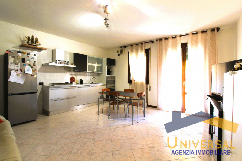 VIGONZA - Fraz. Codiverno - In quartiere residenziale lontano da traffico e rumori, ma al contemp...