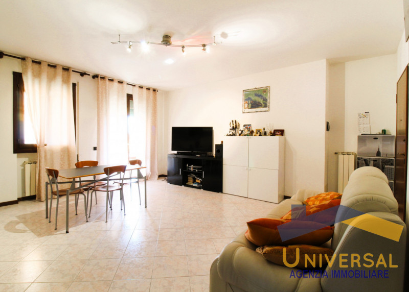 VIGONZA - Fraz. Codiverno - In quartiere residenziale lontano da traffico e rumori, ma al contemp...