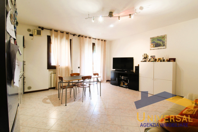 VIGONZA - Fraz. Codiverno - In quartiere residenziale lontano da traffico e rumori, ma al contemp...