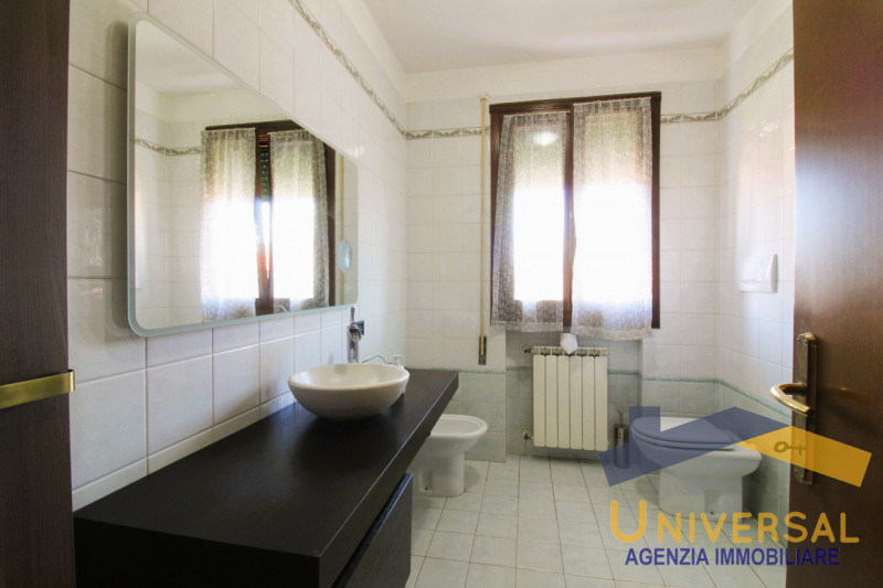 VIGONZA - Fraz. Codiverno - In quartiere residenziale lontano da traffico e rumori, ma al contemp...