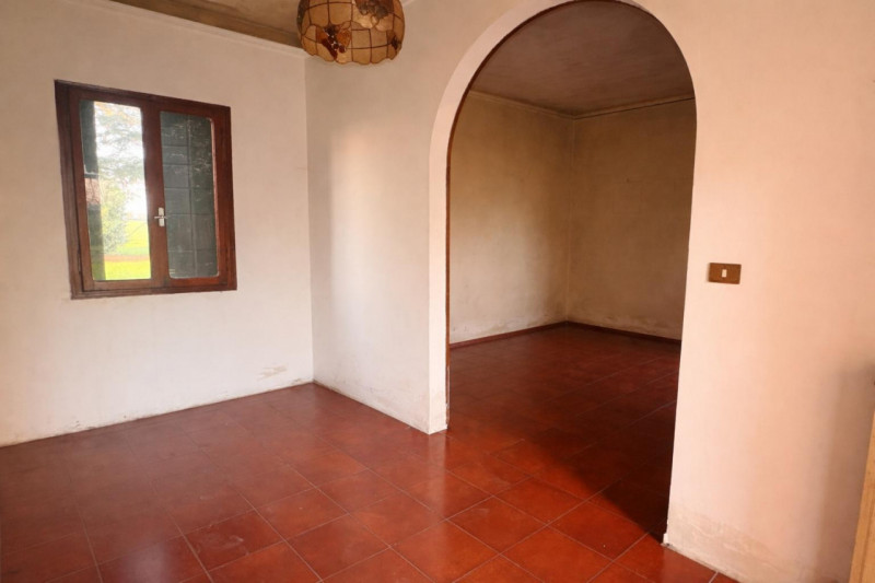 Si propone Casa singola Immersa nel Verde  con un parco di oltre 2000 mq di giardino.

Questa abi...