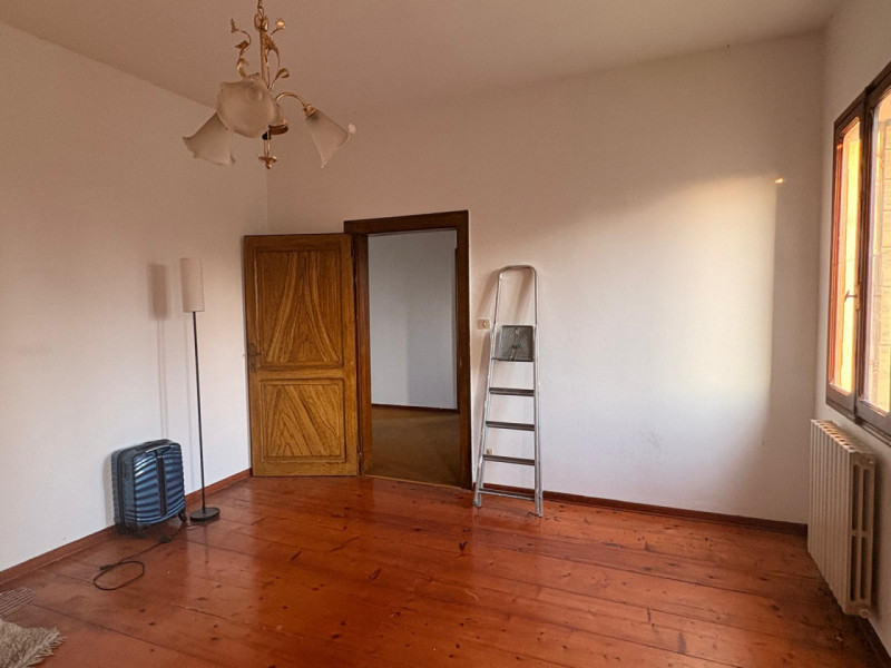 Si propone Casa singola Immersa nel Verde  con un parco di oltre 2000 mq di giardino.

Questa abi...