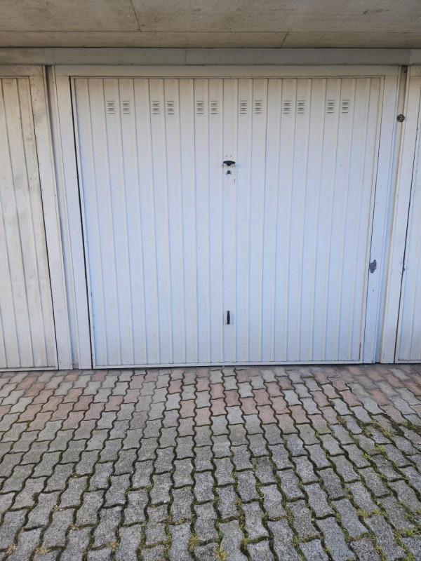 Situato nel cuore di Este, questo affascinante appartamento al primo piano è un'opportunità imper...