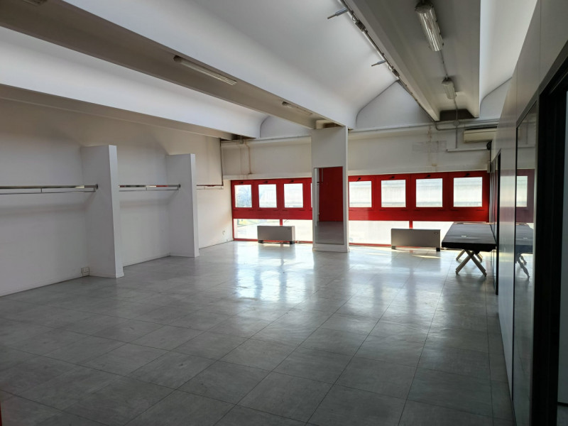 centro grossisti libero subito ufficio di 130 mq al primo piano ,ampio parcheggio --- annuncio pu...