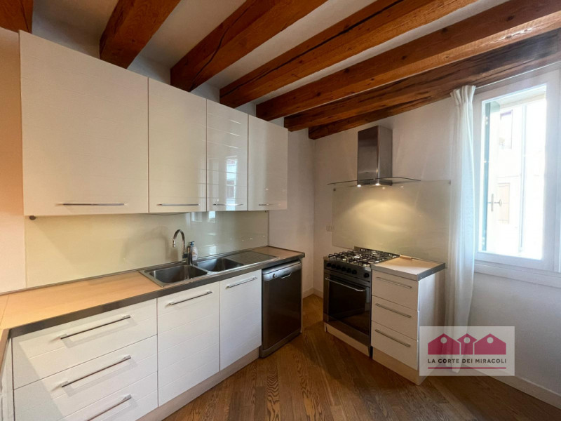 CONTRATTO 3+2 CON TRASFERIMENTO DI RESIDENZA - CENTRO STORICO: A POCHI PASSI DALLA PIAZZA PRINCIP...