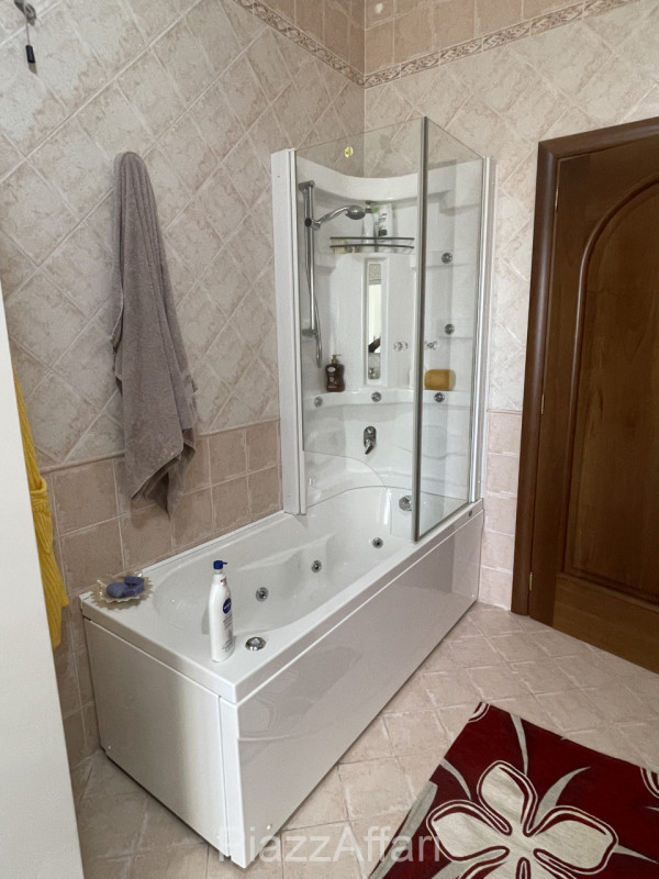 RIF. CORR32

Fabbricato atipico in centro del paese di Correzzola nella via principale a 200 m da...