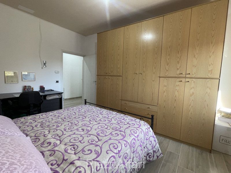 RIF. CORR32

Fabbricato atipico in centro del paese di Correzzola nella via principale a 200 m da...