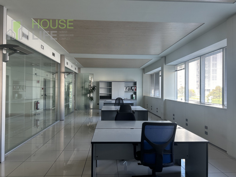 SCHIO-zona industriale: UFFICI direzionali già arredati di varie metrature situati in una palazzi...