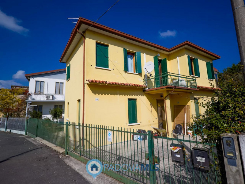 Immobile in esclusiva al Gruppo Padova MLS
In una delle zone residenziali più tranquille e richie...