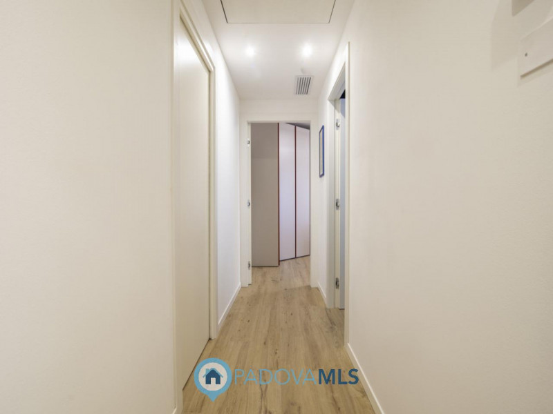 Mestrino: 
In quartiere residenziale nel cuore di Mestrino proponiamo un'attico composto da un'am...