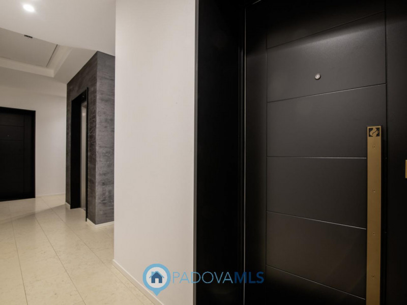 Mestrino: 
In quartiere residenziale nel cuore di Mestrino proponiamo un'attico composto da un'am...