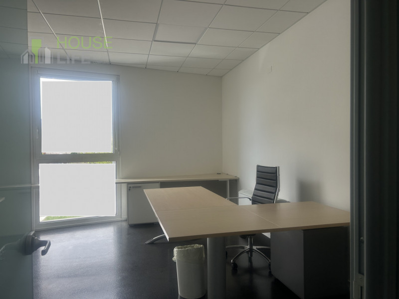 SCHIO: Luminoso UFFICIO di circa 84 mq in complesso direzionale, ubicato al piano primo e servito...