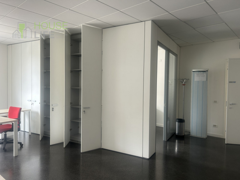 SCHIO: Luminoso UFFICIO di circa 84 mq in complesso direzionale, ubicato al piano primo e servito...