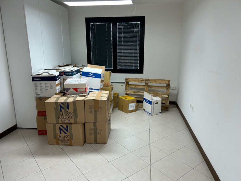 ZONA CENTRALE, in ottima posizione, con ampia possibilità di parcheggio, proponiamo in affitto uf...