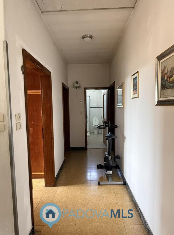 Immobile in esclusiva al Gruppo Padova MLS
Nel cuore del quartiere residenziale di Camin, a pochi...