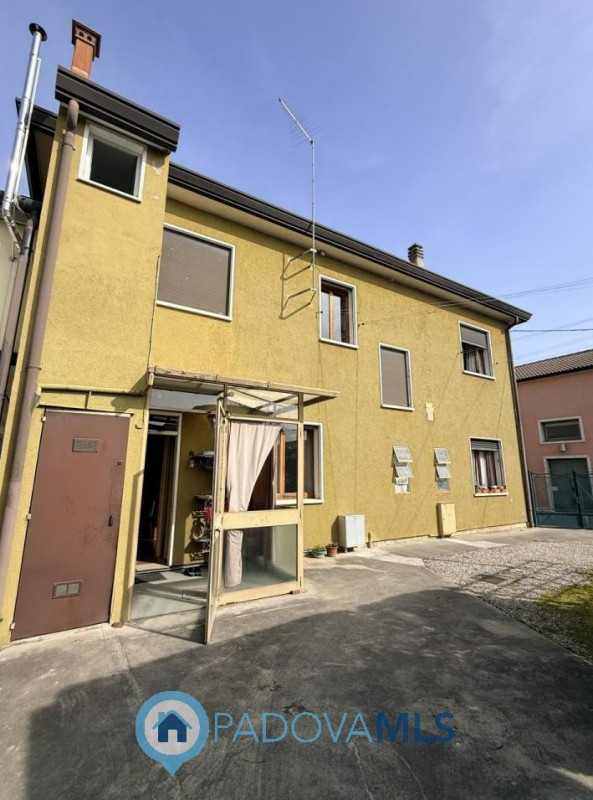 Immobile in esclusiva al Gruppo Padova MLS
Nel cuore del quartiere residenziale di Camin, a pochi...