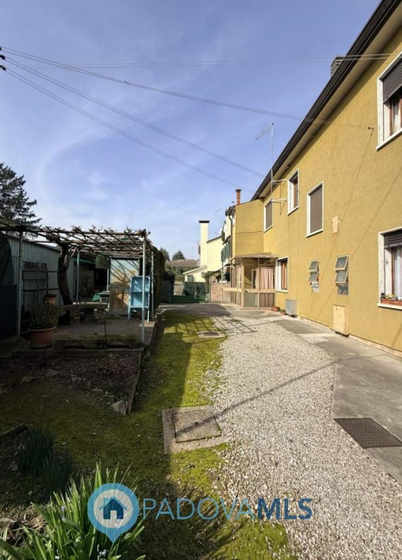 Immobile in esclusiva al Gruppo Padova MLS
Nel cuore del quartiere residenziale di Camin, a pochi...