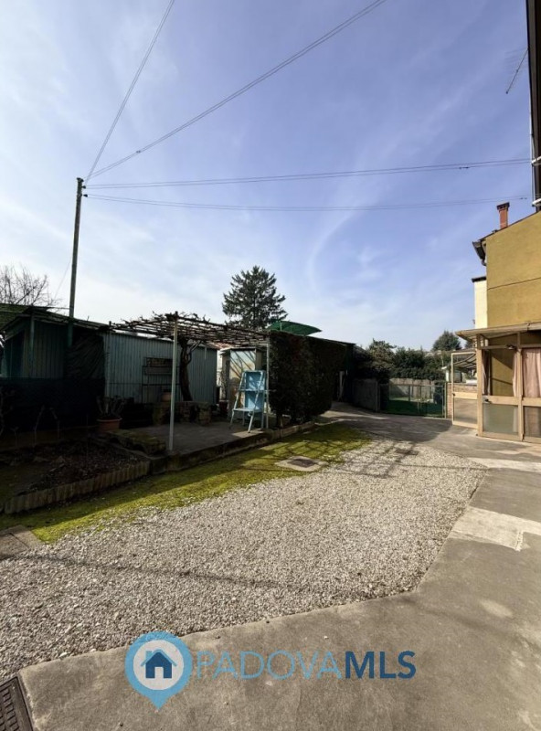 Immobile in esclusiva al Gruppo Padova MLS
Nel cuore del quartiere residenziale di Camin, a pochi...