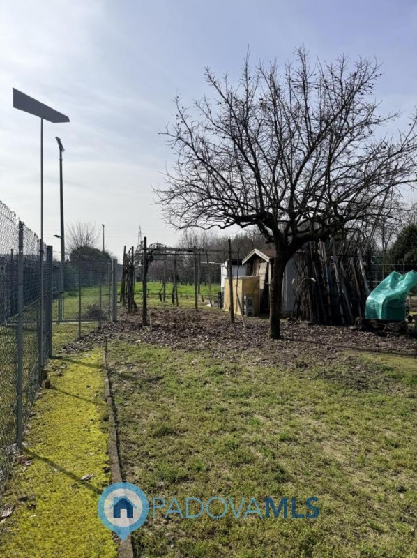 Immobile in esclusiva al Gruppo Padova MLS
Nel cuore del quartiere residenziale di Camin, a pochi...