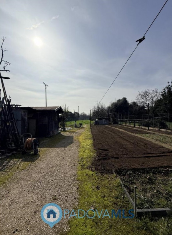 Immobile in esclusiva al Gruppo Padova MLS
Nel cuore del quartiere residenziale di Camin, a pochi...