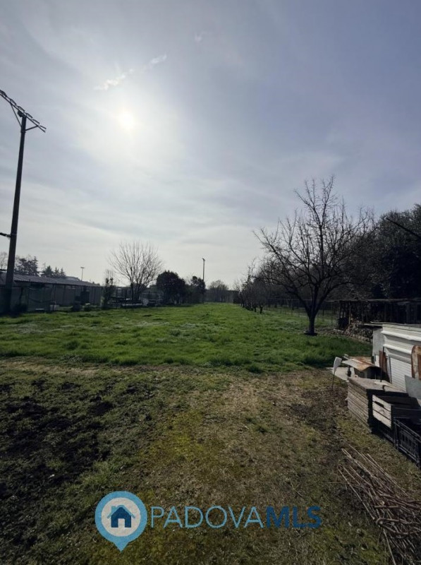 Immobile in esclusiva al Gruppo Padova MLS
Nel cuore del quartiere residenziale di Camin, a pochi...