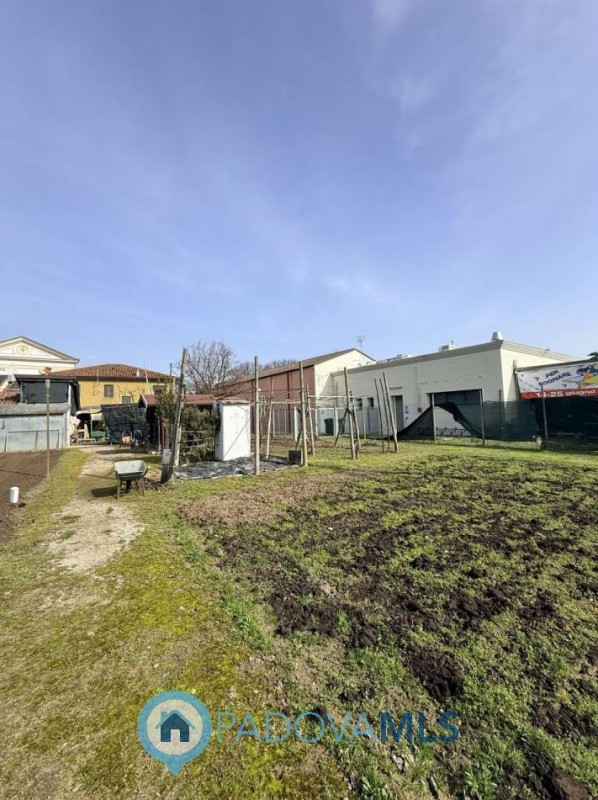 Immobile in esclusiva al Gruppo Padova MLS
Nel cuore del quartiere residenziale di Camin, a pochi...