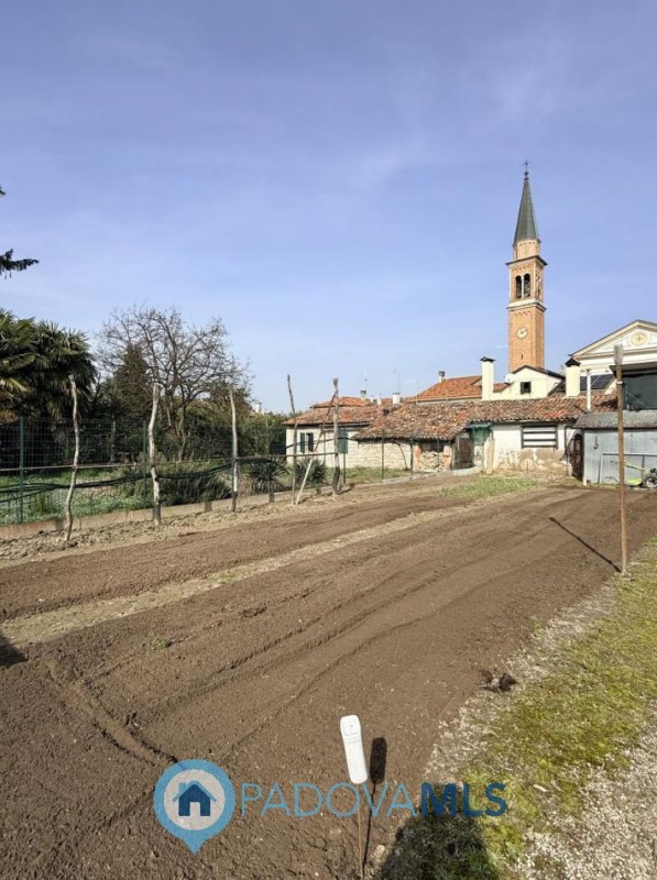 Immobile in esclusiva al Gruppo Padova MLS
Nel cuore del quartiere residenziale di Camin, a pochi...