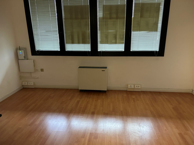 ZONA CENTRALE, in ottima posizione, con ampia possibilità di parcheggio, proponiamo in affitto uf...