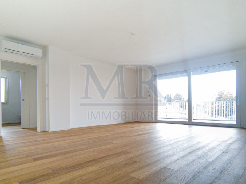 PADOVA - ZONA M. PELLEGRINA 
AMPIO SOGGIORNO - TERRAZZA ABITABILE - NUOVO CLASSE A4  

Nel cuore ...