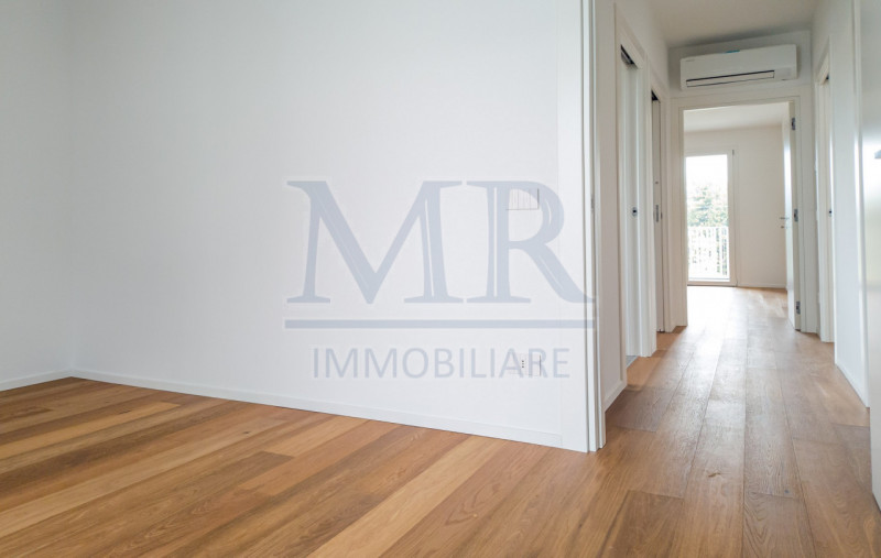 PADOVA - ZONA M. PELLEGRINA 
AMPIO SOGGIORNO - TERRAZZA ABITABILE - NUOVO CLASSE A4  

Nel cuore ...