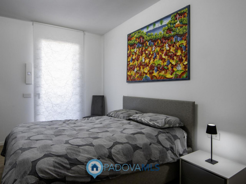 Mestrino: In quartiere residenziale nel cuore di Mestrino proponiamo un'attico composto da un'amp...