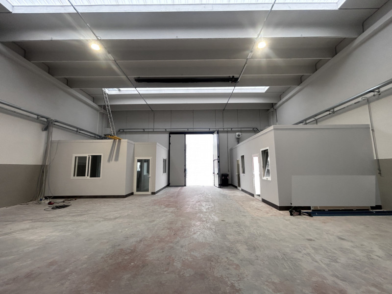SCHIO - Z.I: CAPANNONE INDUSTRIALE RISTRUTTURATO A NUOVO di circa mq 700 circa H 7,50, con impian...