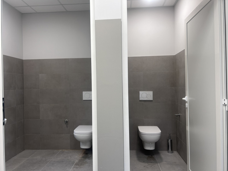 SCHIO - Z.I: CAPANNONE INDUSTRIALE RISTRUTTURATO A NUOVO di circa mq 700 circa H 7,50, con impian...