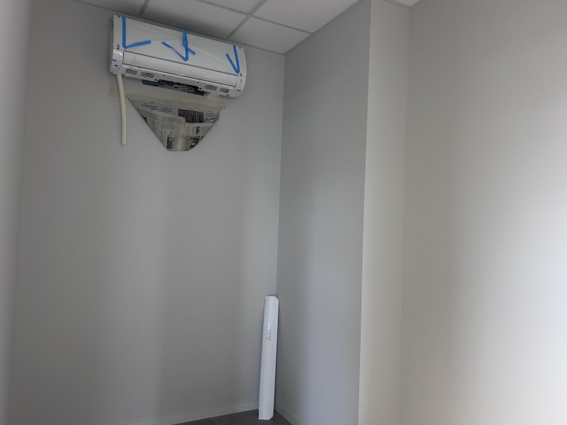 SCHIO - Z.I: CAPANNONE INDUSTRIALE RISTRUTTURATO A NUOVO di circa mq 700 circa H 7,50, con impian...