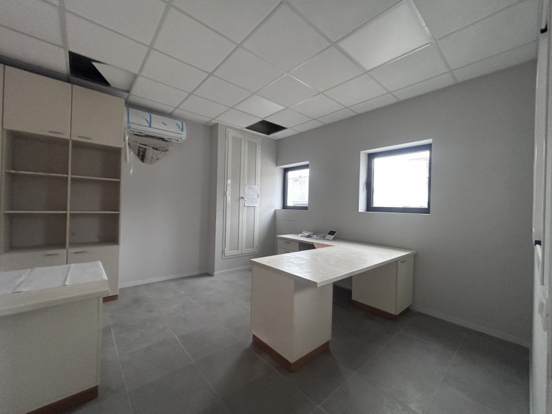 SCHIO - Z.I: CAPANNONE INDUSTRIALE RISTRUTTURATO A NUOVO di circa mq 700 circa H 7,50, con impian...