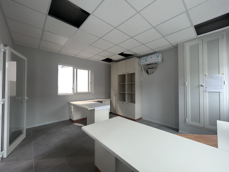 SCHIO - Z.I: CAPANNONE INDUSTRIALE RISTRUTTURATO A NUOVO di circa mq 700 circa H 7,50, con impian...