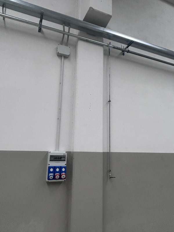 SCHIO - Z.I: CAPANNONE INDUSTRIALE RISTRUTTURATO A NUOVO di circa mq 700 circa H 7,50, con impian...