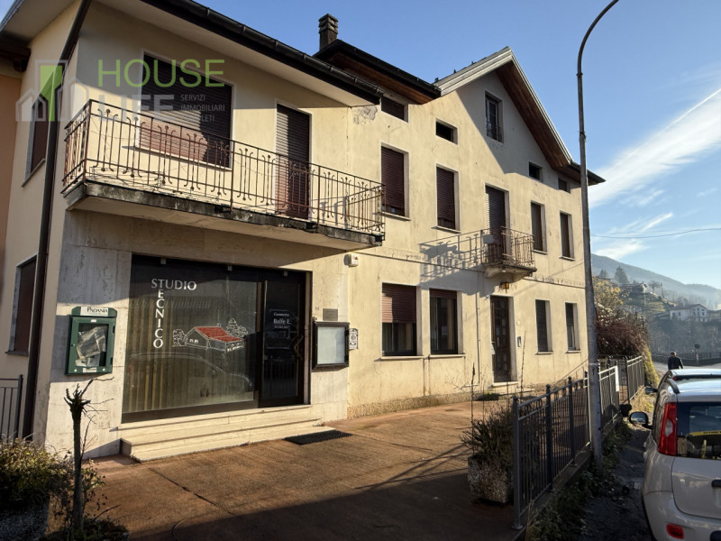 VALLI DEL PASUBIO: in posizione centrale, CASA SINGOLA composta da un tricamere al primo piano, n...